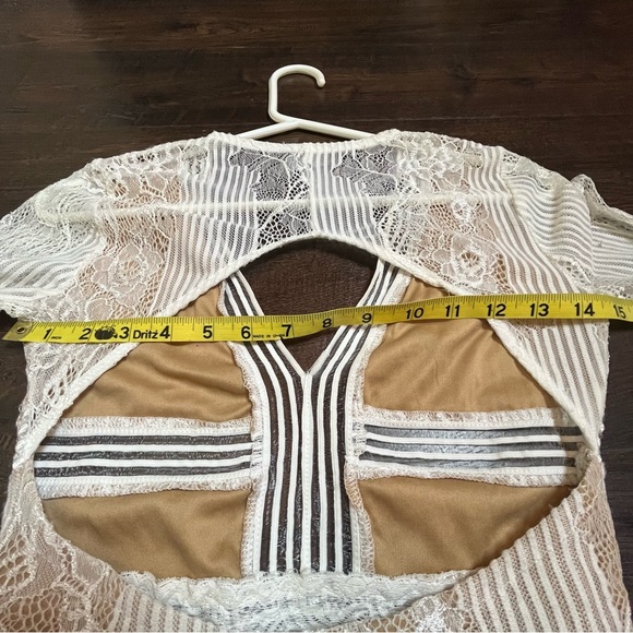 Lacey long sleeve body suit deep v neck creamy white Pretty Little Thing size 2 - Picture 6 of 8